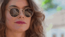 Aline Moraes, Rede Globo, óculos De Sol, Observando, Olhando, Pega A Visão GIF