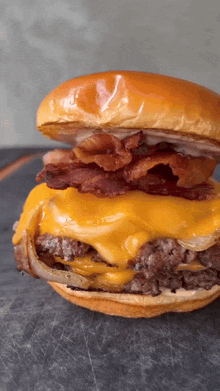 Bacon Double Cheeseburger Food GIF - Bacon Double Cheeseburger Burger Food GIFs