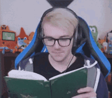 gameboyluke book reading shaking