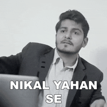 Nikal Yahan Se Nishant Chaturvedi GIF - Nikal Yahan Se Nishant Chaturvedi Jao Yahan Se GIFs