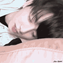 전정국 자야지 자려고 하품 잘준비 잘래 졸려 피곤 졸림 잠 엑소 GIF - Jeon Jungkook Lie Down Sleep GIFs