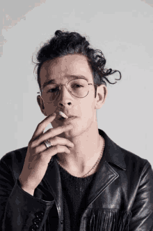 The1975band Curly Hair GIF - The1975band Curly Hair Matthew Healy GIFs