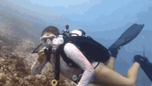 Women Scuba Diver Blow Kisses Underwater GIF - Women Scuba Diver Blow Kisses Underwater GIFs