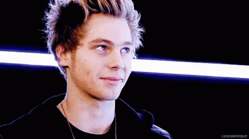 Help me, someone! I’m dying from neglect up here!" - Page 2 Luke-hemmings-5sos