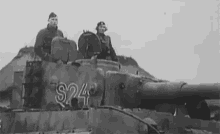 Tank Ww2 GIF - Tank Ww2 War GIFs
