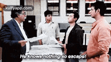He Knows Nothing So Escapo!.Gif GIF