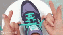 tying shoelace