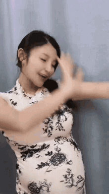 Pregnant Dance GIF - Pregnant Dance Asian Lady GIFs
