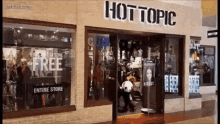 Hot Topic Shopping GIF - Hot Topic Shopping Shop GIFs