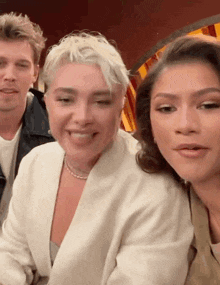 Zendaya Florence Pugh GIF - Zendaya Florence Pugh Dune Part Two GIFs
