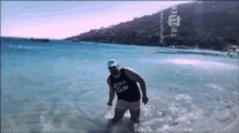 Gio Throwing Water GIF - Gio Throwing Water Beach GIFs