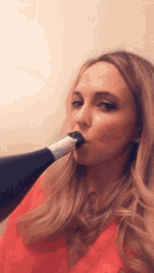 Michelle Dugan Bottoms Up GIF - Michelle Dugan Bottoms Up Champagne GIFs