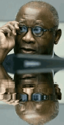 Laurent Gbagbo Reflection GIF - Laurent Gbagbo Reflection Water GIFs