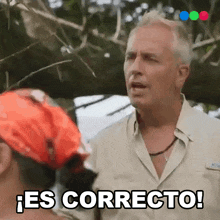 a man says " es correcto " next to a woman
