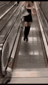 All The Hot Girls Walk Like This GIF - All The Hot Girls Walk Like This GIFs