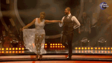 competicao de danca vestido branco casal danca de casal uau