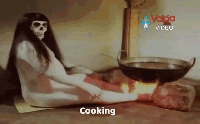 Jaganmohini Cooking GIF - Jaganmohini Cooking Creepy - Discover & Share GIFs