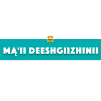 a blue sign that says ma 'ii deeshgiizhinii on it
