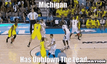 Michigan Michigan Basketball GIF - Michigan Michigan Basketball Got The Lead GIFs