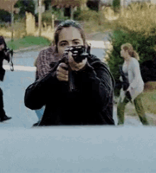 Tara Shooting GIF - Tara Shooting Walking Dead GIFs