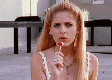 Buffy Sarah Michelle Gellar GIF - Buffy Sarah Michelle Gellar Lollipop GIFs