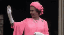 Queen Elizabeth Queen GIF - Queen Elizabeth Queen Waving GIFs