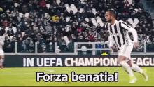Benatia Medhi Juventus Juve Calciatore Calcio Forza Correre GIF - Benatia Medhi Football Player Juventus GIFs