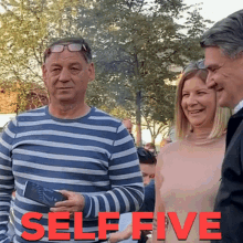 Predsjednik S Karakterom Self Five GIF - Predsjednik S Karakterom Self Five Self5 GIFs