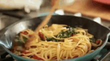 Spinach Linguine With Sun Dried Tomatoes GIF - Linguine Spinach Sundriedtomatoes GIFs