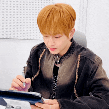 Onew Guess Drawing Onew Drawing GIF - Onew Guess Drawing Onew Onew Guess GIFs