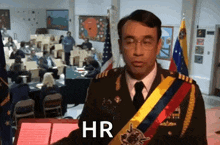a man in a military uniform stands in front of a podium with the word hr on it