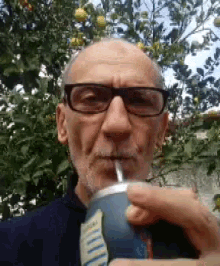 Mateando Old Man GIF - Mateando Old Man Drinking GIFs