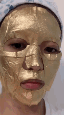 bnk48 jennisbnk48 gold face mask selfie