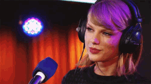 Taylor Swift GIF - Headphones Taylorswift Smile GIFs