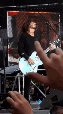 Foo Fighters Dave Grohl GIF - Foo Fighters Dave Grohl Guitar GIFs