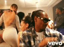 Snoop Dogg GIF - Snoop Dogg Brush Your Shoulders Off Vevo GIFs