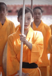「kara」ハラと「cnblue」ジョンシンの新作バラエティ「拳を握って少林寺」 GIF - Kara Shaolin Monk GIFs