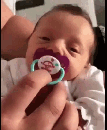 Baby Pacifying GIF - Baby Pacifying Bebe Espada GIFs