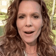 Surprised Robyn Lively GIF - Surprised Robyn Lively Cameo GIFs