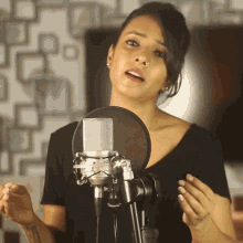 गाना Varsha Tripathi GIF