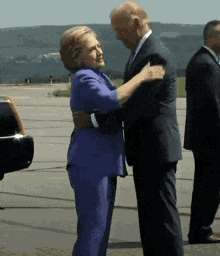 Joe Biden Hillary Clinton GIF - Joe Biden Hillary Clinton Hugging GIFs