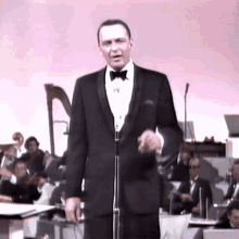 Finger Wagging Frank Sinatra GIF - Finger Wagging Frank Sinatra Thats Life GIFs