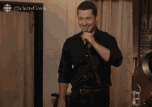 Hows Everybody Doing Patrick GIF - Hows Everybody Doing Patrick Schitts Creek GIFs