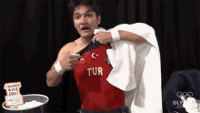 Tur Shirt Pointing GIF - Tur Shirt Pointing Look At Me GIFs