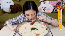千千來了！！臉盆大茶碗蒸 Steamed Egg Bucket Sized By Chien Chien GIF - 大食stuffing Your Face Big Eater GIFs